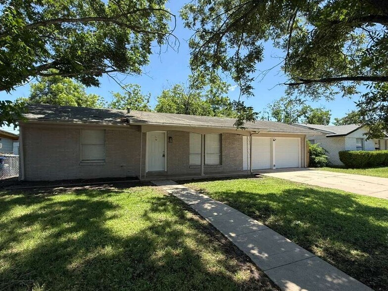Building Photo - 4938 Bernadine Dr
