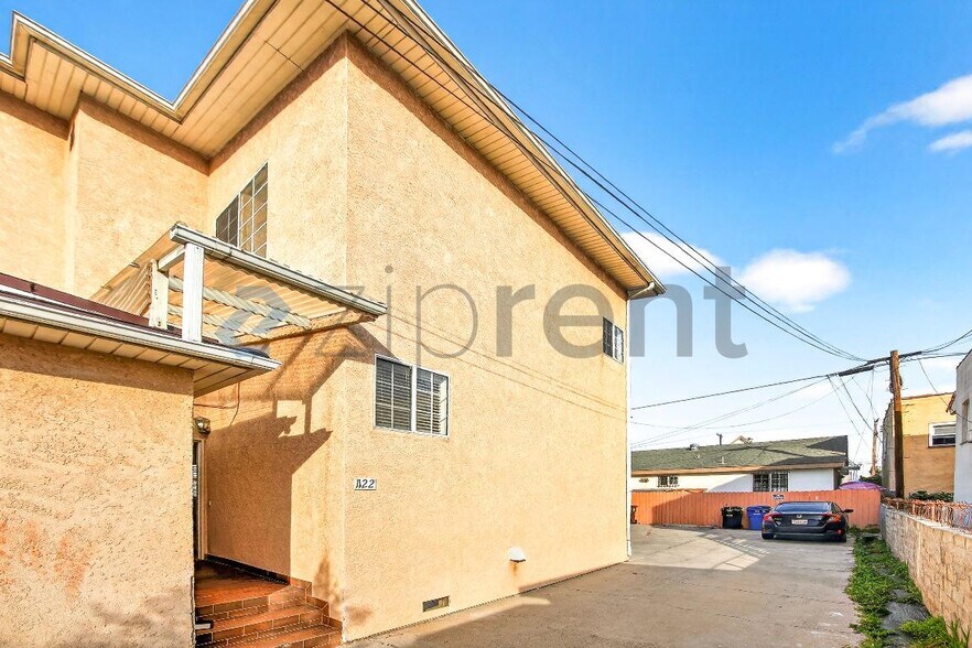 Building Photo - 1122 S Kingsley Dr
