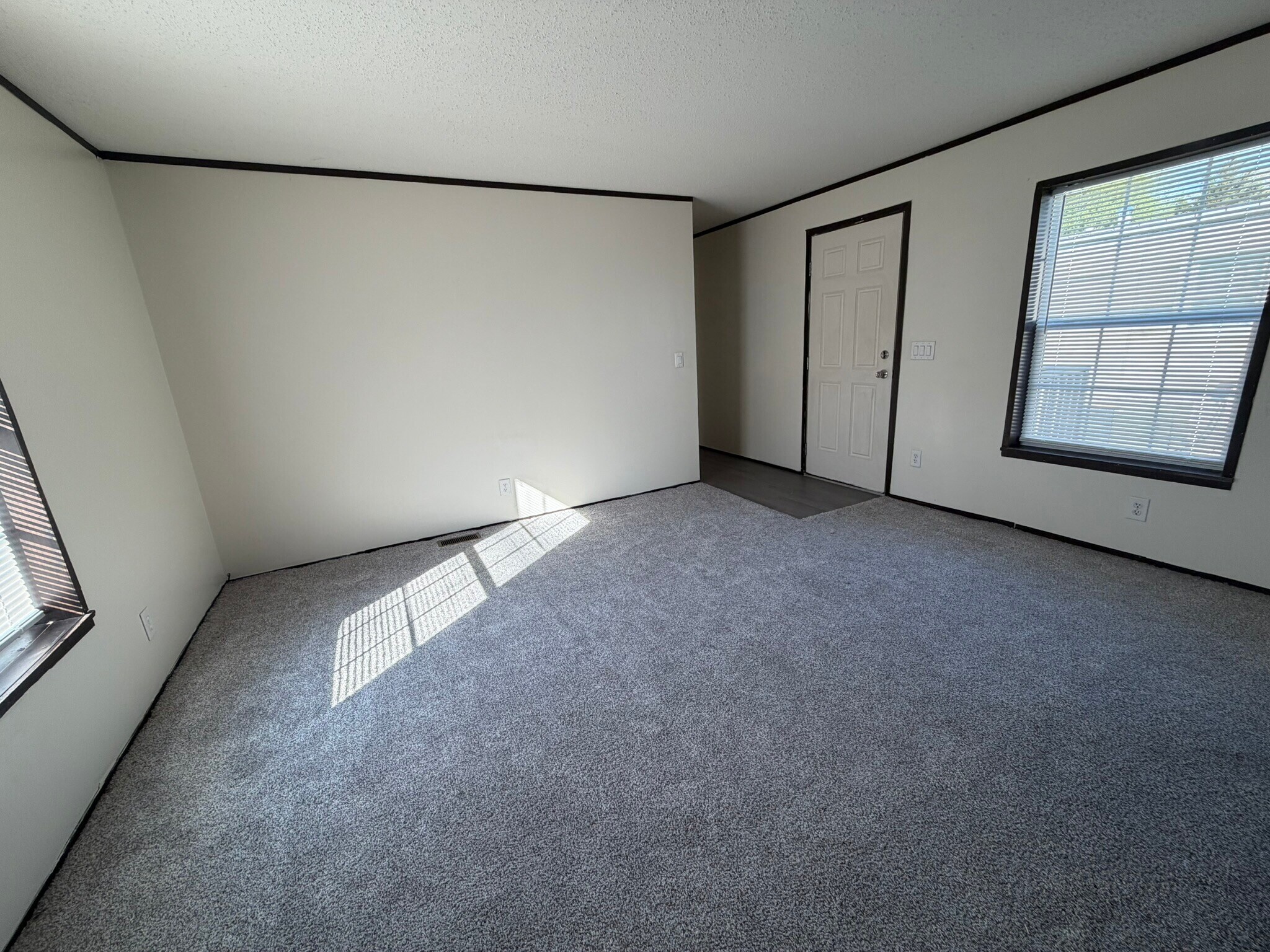 Building Photo - 2331 Wellington Green Dr