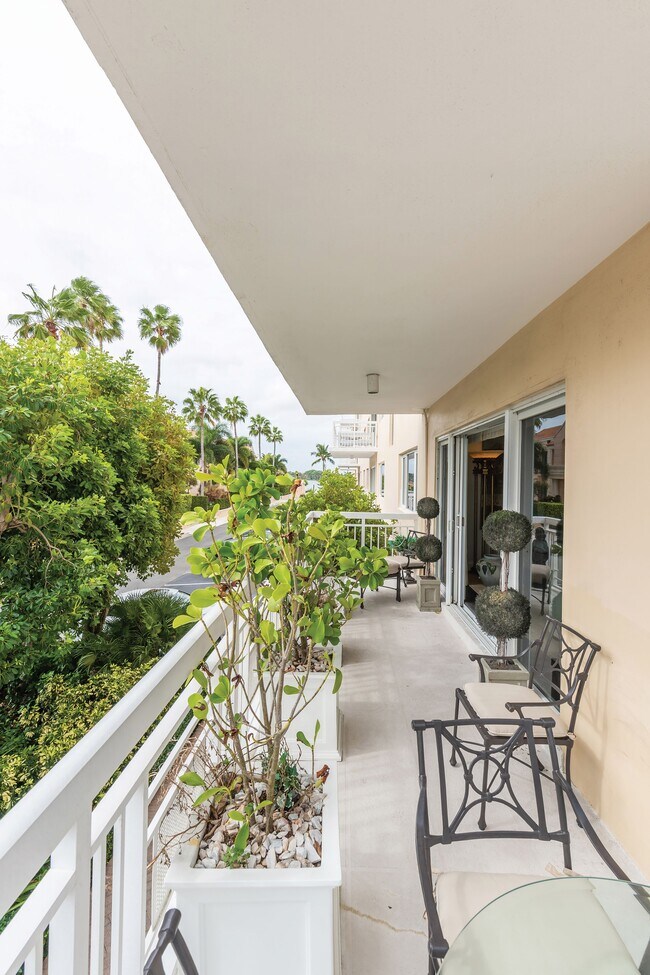 Building Photo - 250 Bradley Pl