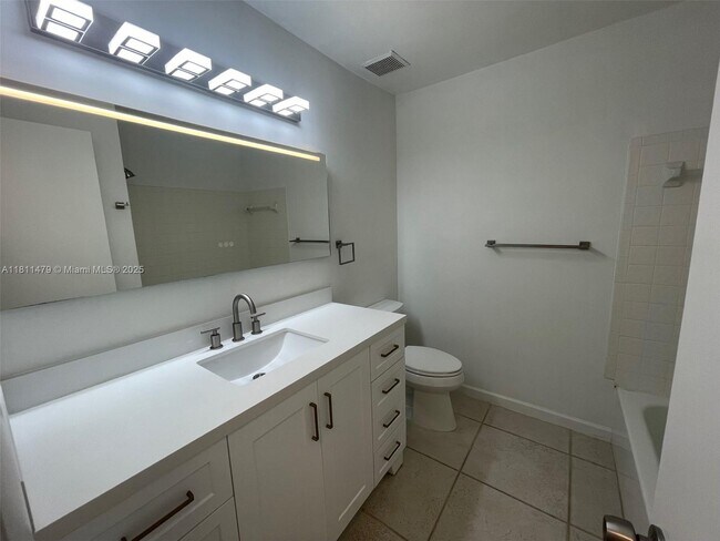 Building Photo - 449 Lakeview Dr