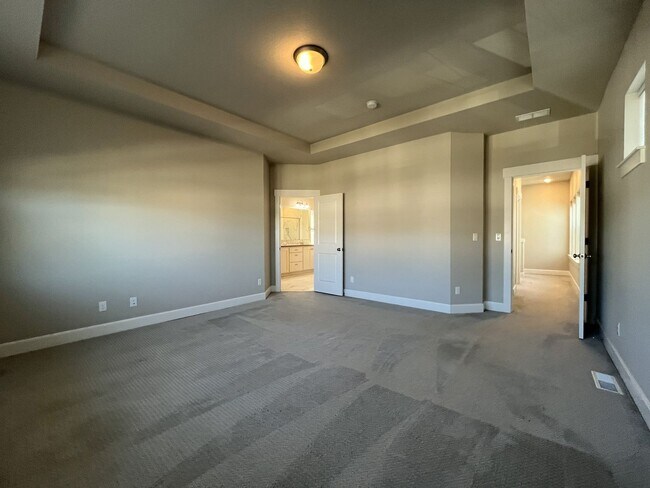 Building Photo - 3-Bedroom Home in Reed’s Crossing with Luxurious Primary Suite & Open Floor Plan, Fireplace, Wash...