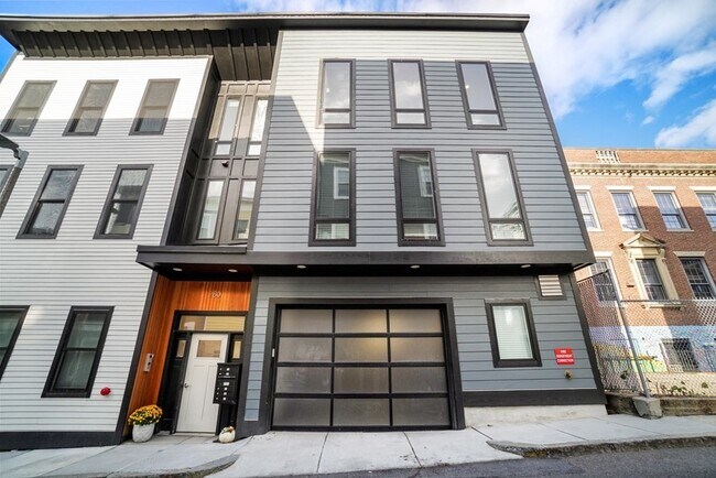 Building Photo - 280 Gold St