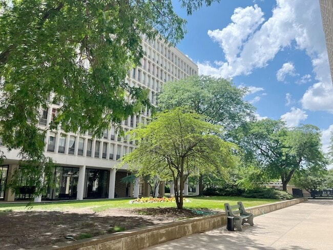 Building Photo - 1401 E 55th St