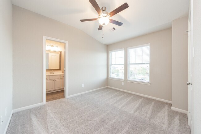 Building Photo - 5550 Sallow Bay Ln