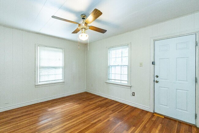 Building Photo - 2513 26th St