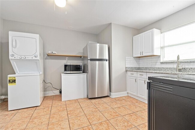 Building Photo - 917 30th Ave N
