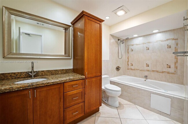Building Photo - 2158 Baton Rouge