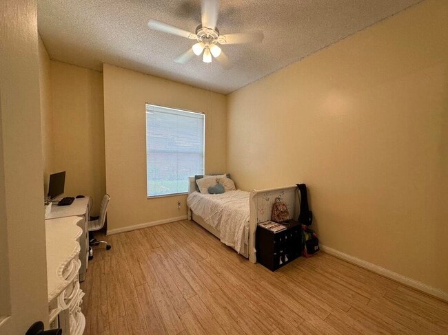 Building Photo - 7461 SE Autumn Ln