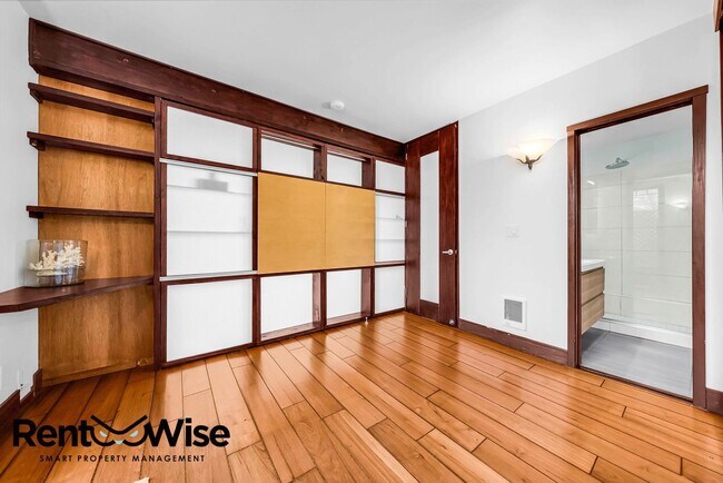 Building Photo - 130-136 Mullen Ave