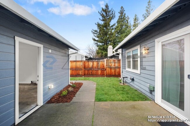 Building Photo - 106 Village Ct