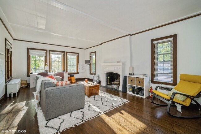 Building Photo - 1443 Bonnie Brae Pl
