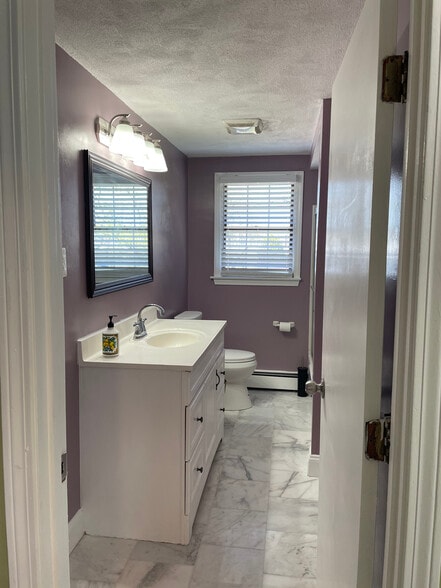 Full bath - 229 Essex St