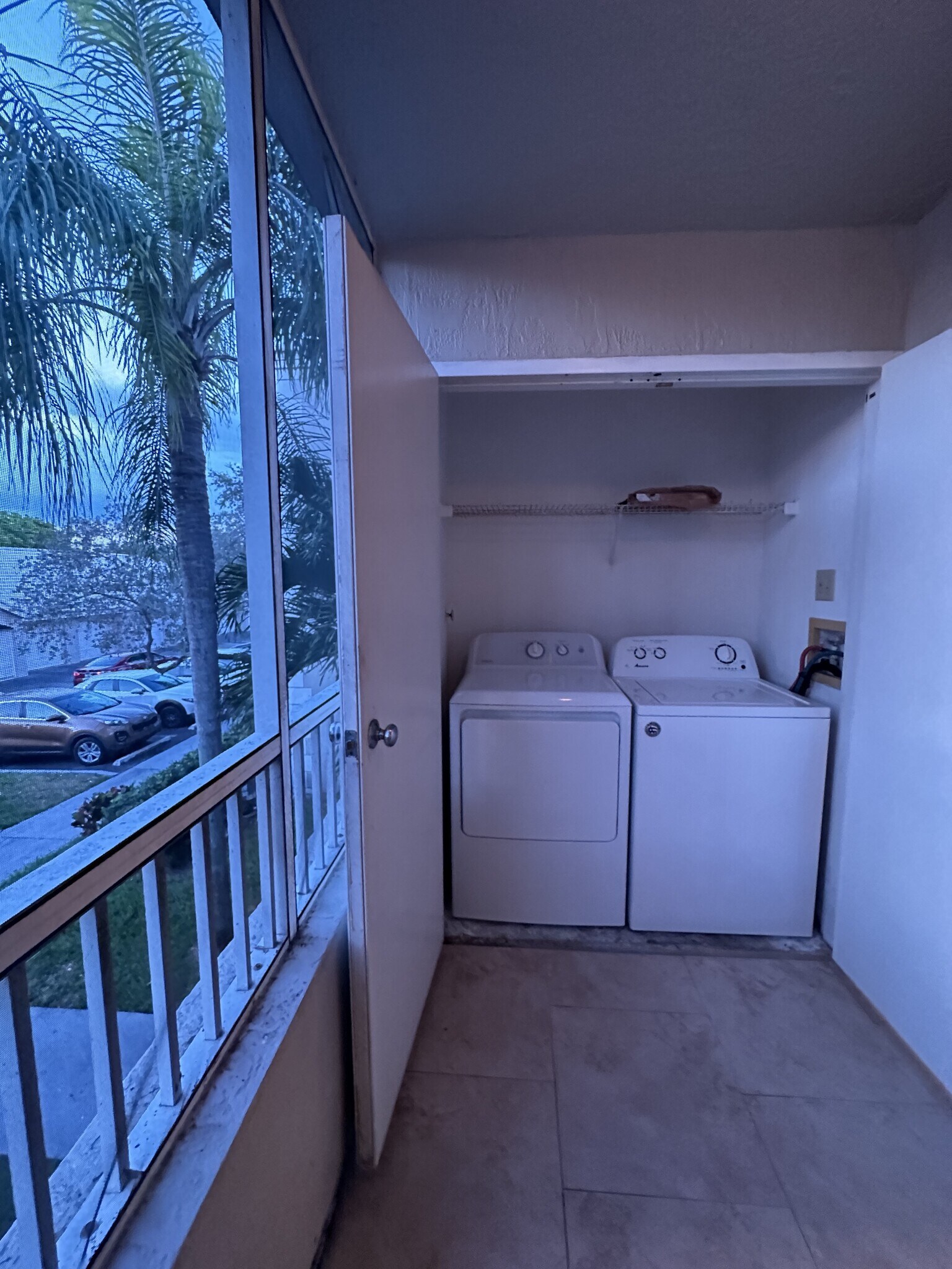 Building Photo - 2811 N Oakland Forest Dr