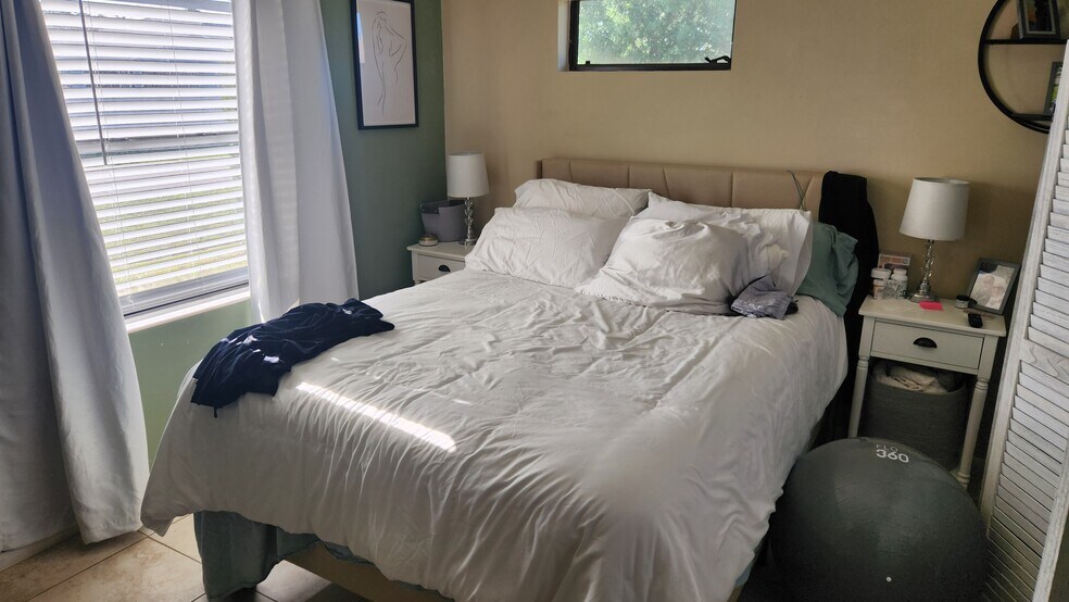 Building Photo - 549 SW Fredrica St