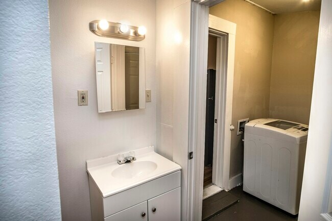 Building Photo - 308 Belmont