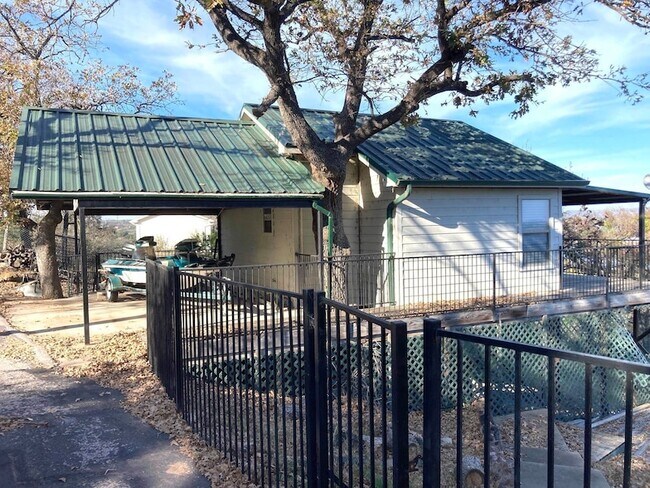 Building Photo - 215 Mountain Top