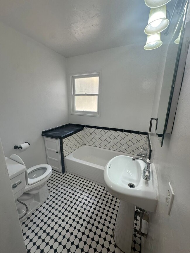 Building Photo - Mt Helix - Beautiful 3 bedroom 1.5 bathroom