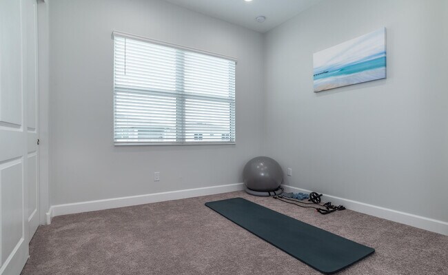 Building Photo - 15145 Cameo Ct