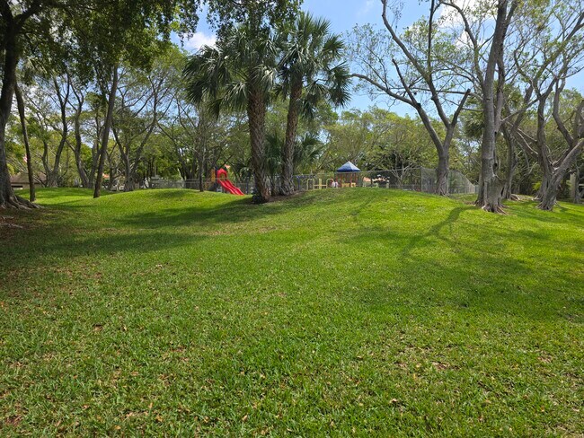 Building Photo - 2326 S Cypress Bend Dr