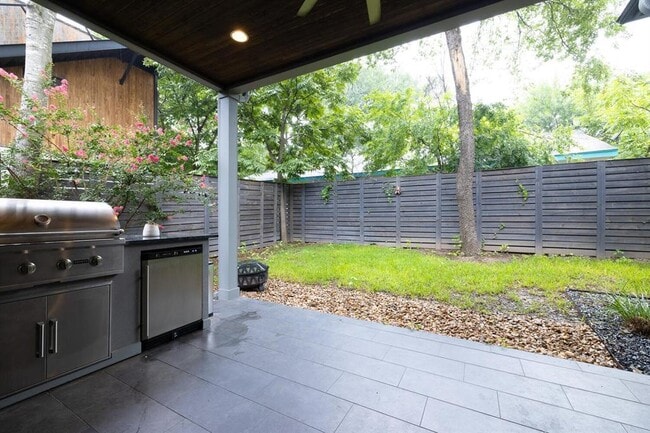 Building Photo - 1908 Kinney Ave