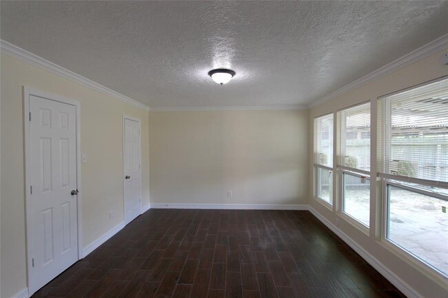 Building Photo - 4311 Aspenglen Dr