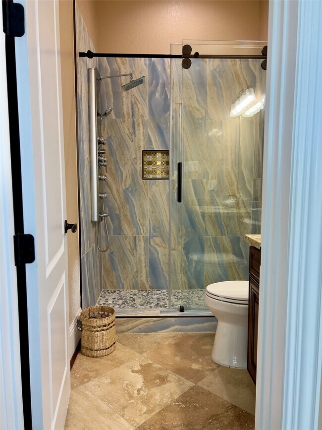 Building Photo - 2011 Crescent Dr