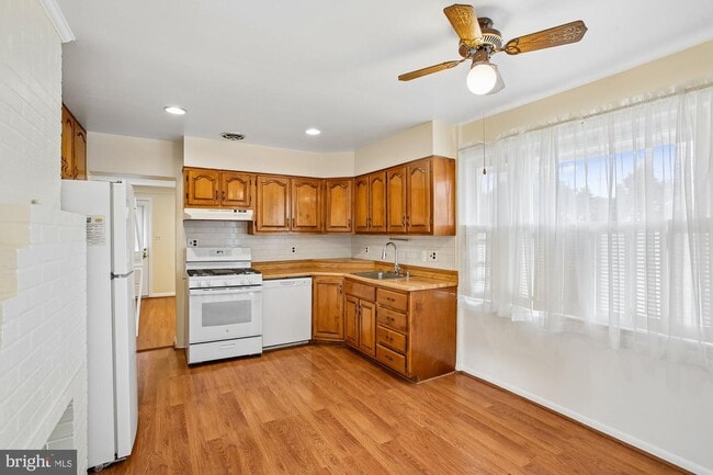 Building Photo - 6621 Edsall Rd