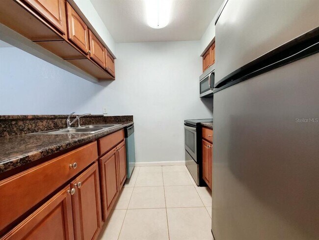 Building Photo - 5440 S MacDill Ave