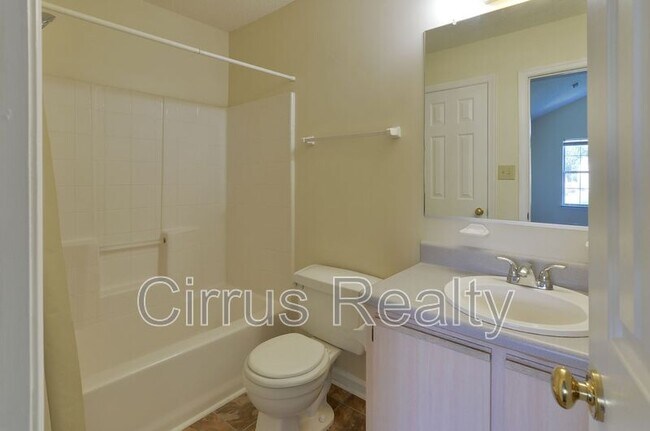 Building Photo - 381 Westview Dr