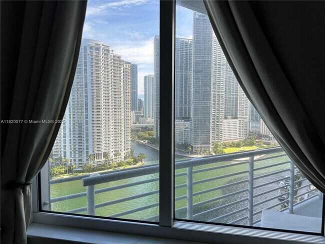 Building Photo - 325 S Biscayne Blvd