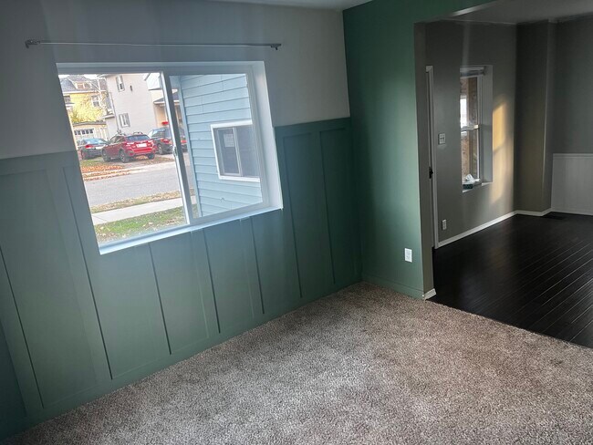 Building Photo - 313 Victoria Ave