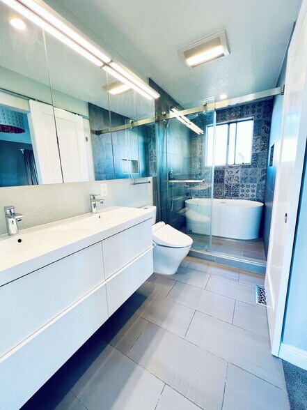 #203 Bathroom with double sinks, huge mirror cabinets, TOTO washlet and stand-alone shower and tub - 1495 Kavanaugh Dr