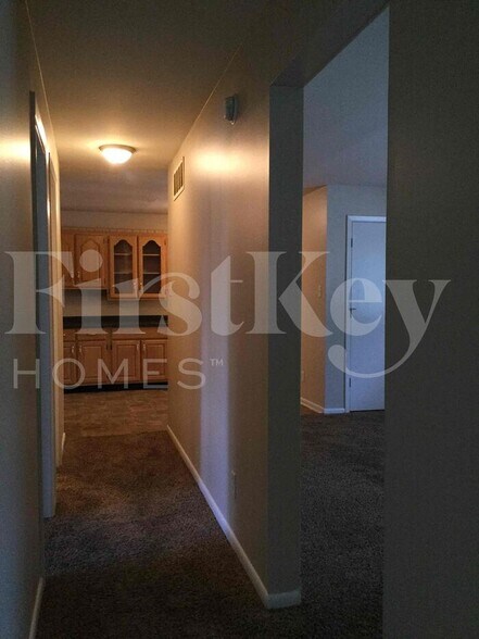 Building Photo - 8634 Lighthorse Dr
