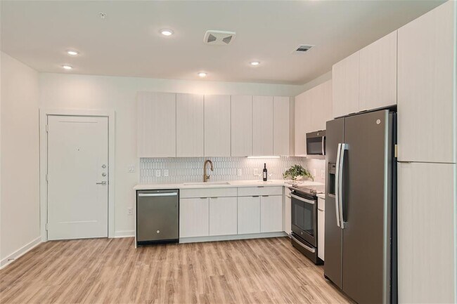 Building Photo - 4802 S Congress Ave