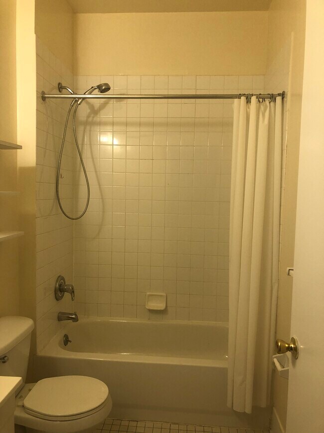 Full Bathroom - 345 E 119th St