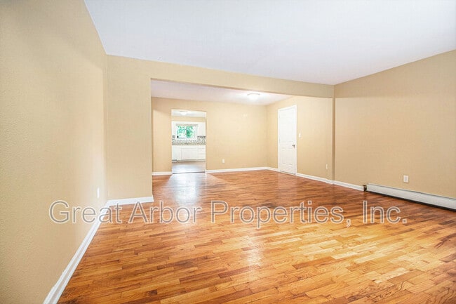 Building Photo - 392 Firwood St