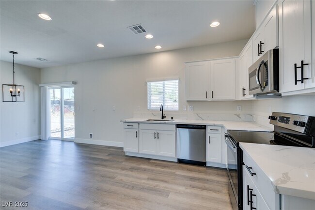 Building Photo - 1912 Carver Ave