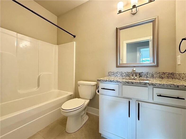 Building Photo - 837 NE Heights Ln