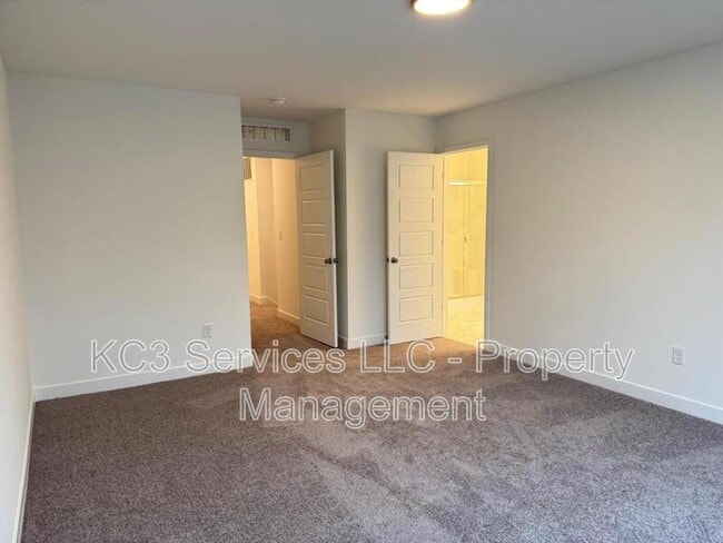 Building Photo - 3722 SW Knoxville Ct