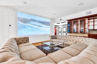 Building Photo - 1124 Kings Rd