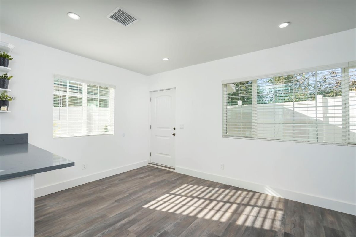 Living room - 13521 Hamlin St
