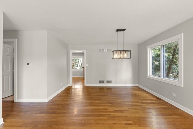 Building Photo - 10S160 Alma Ln