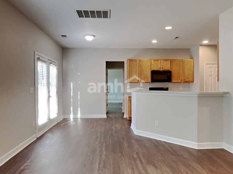 Building Photo - 111 Hawleyville Ln