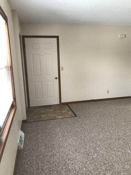 Building Photo - 5153 State Rd 17