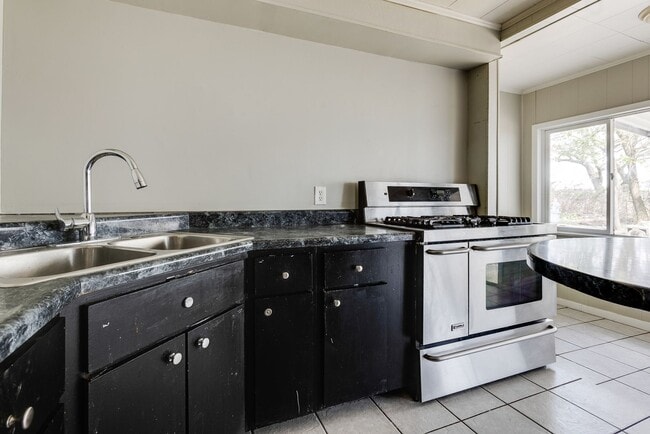 Building Photo - 1783 Arlington Ave