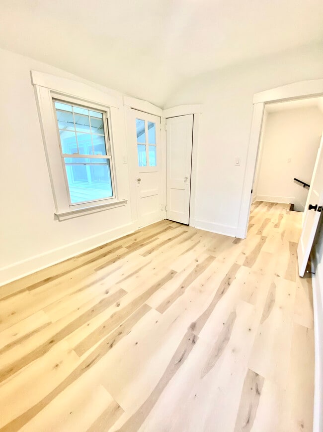 Building Photo - 25 Beecher Pl