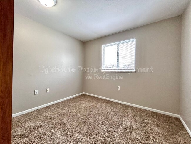 Building Photo - 587 W Randall St