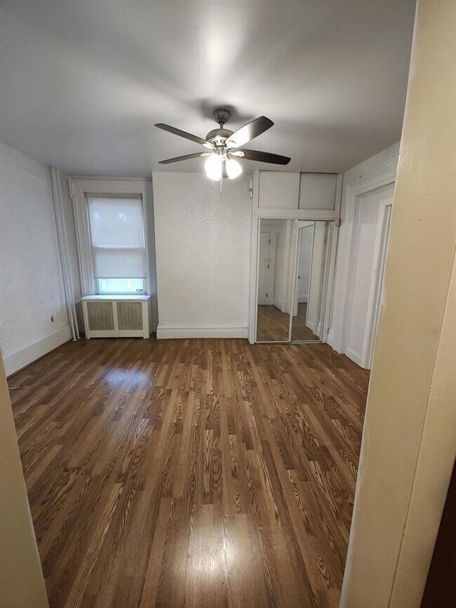 Building Photo - 56 Waverly St