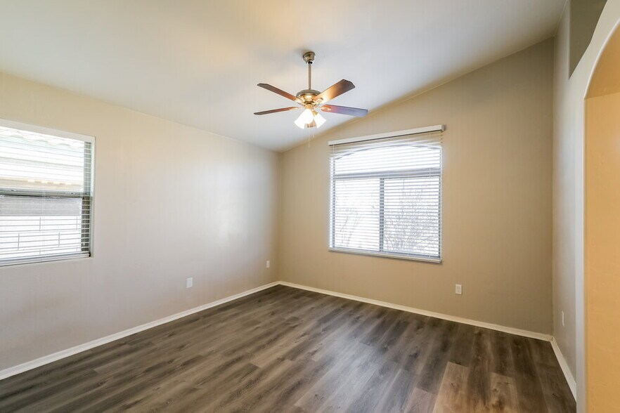 Building Photo - 6898 W Quailwood Way